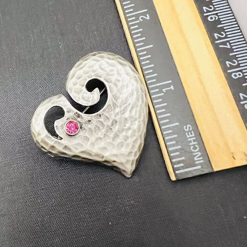 Vintage Art Heart DD Dominick Avellino Hammered Silver Pink Stone Brooch 4098